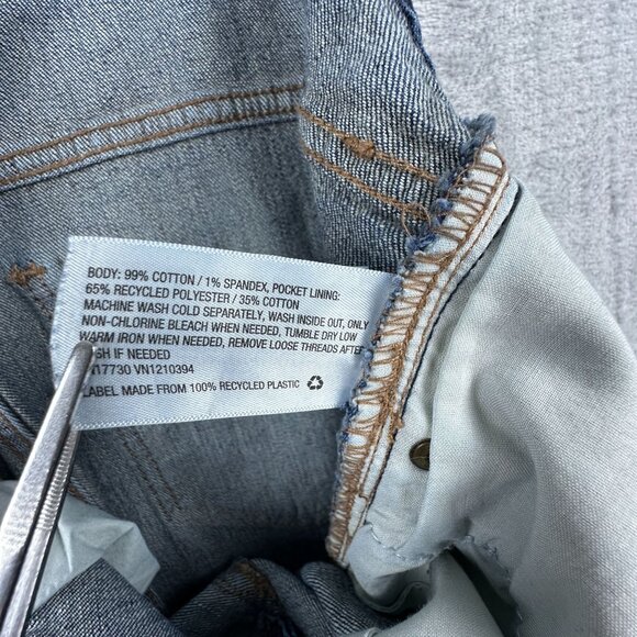 Universal Thread Women's Taper Leg Jeans Raw Hem Stretch Blue Size 12/31R - Picture 6 of 11